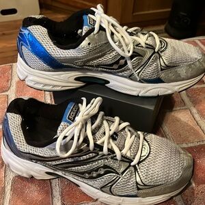 Used Saucony running retro sneakers men’s sz 11 wide